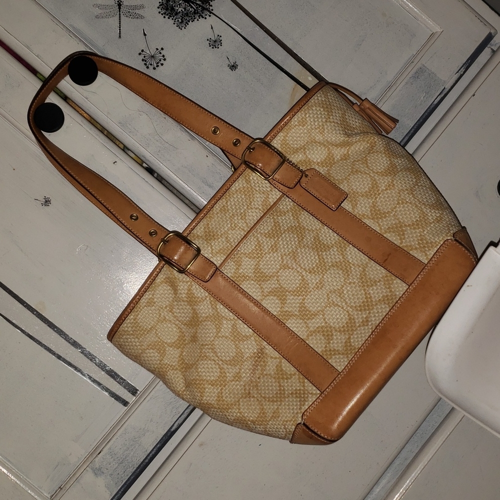 Coach leather and straw classic logo shoulder bag